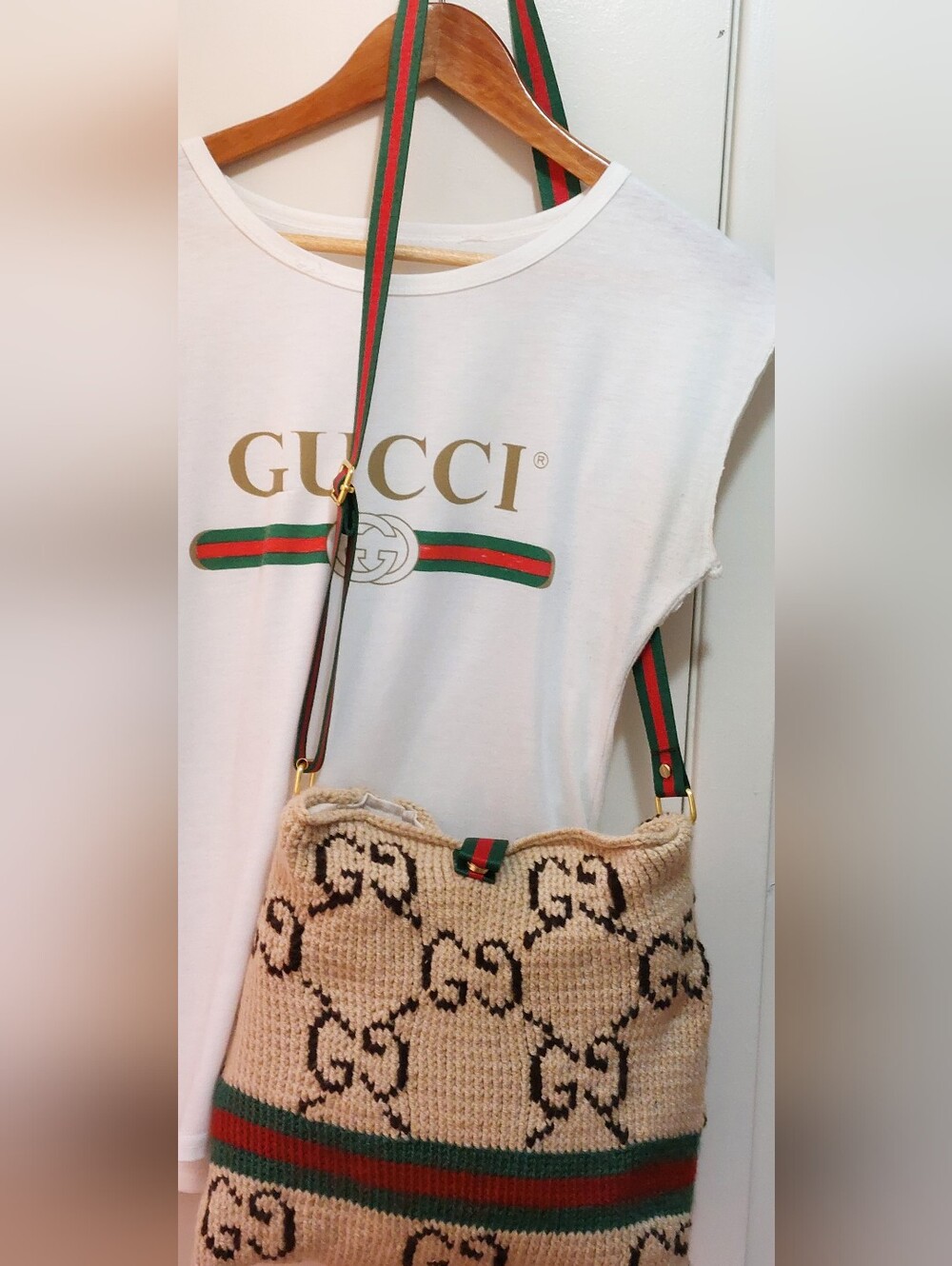 Gucci Beige Knit Crossbody Bag GG Web Design Front/Back Green-Red Strap